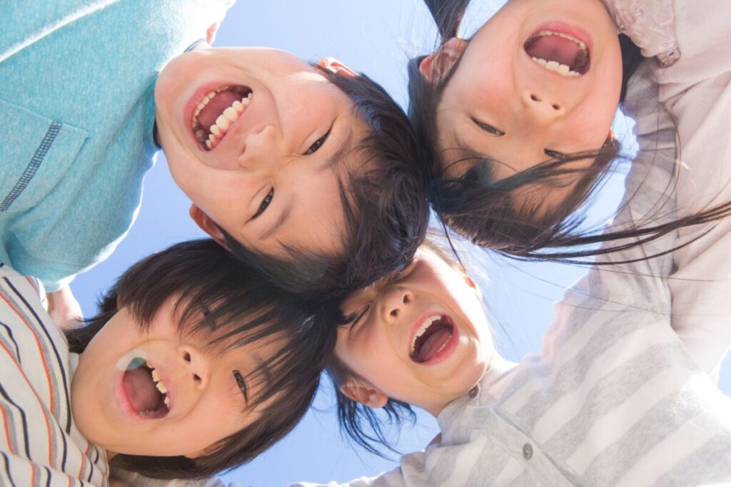 MOCOPLA志木教室 円陣を組む小学生