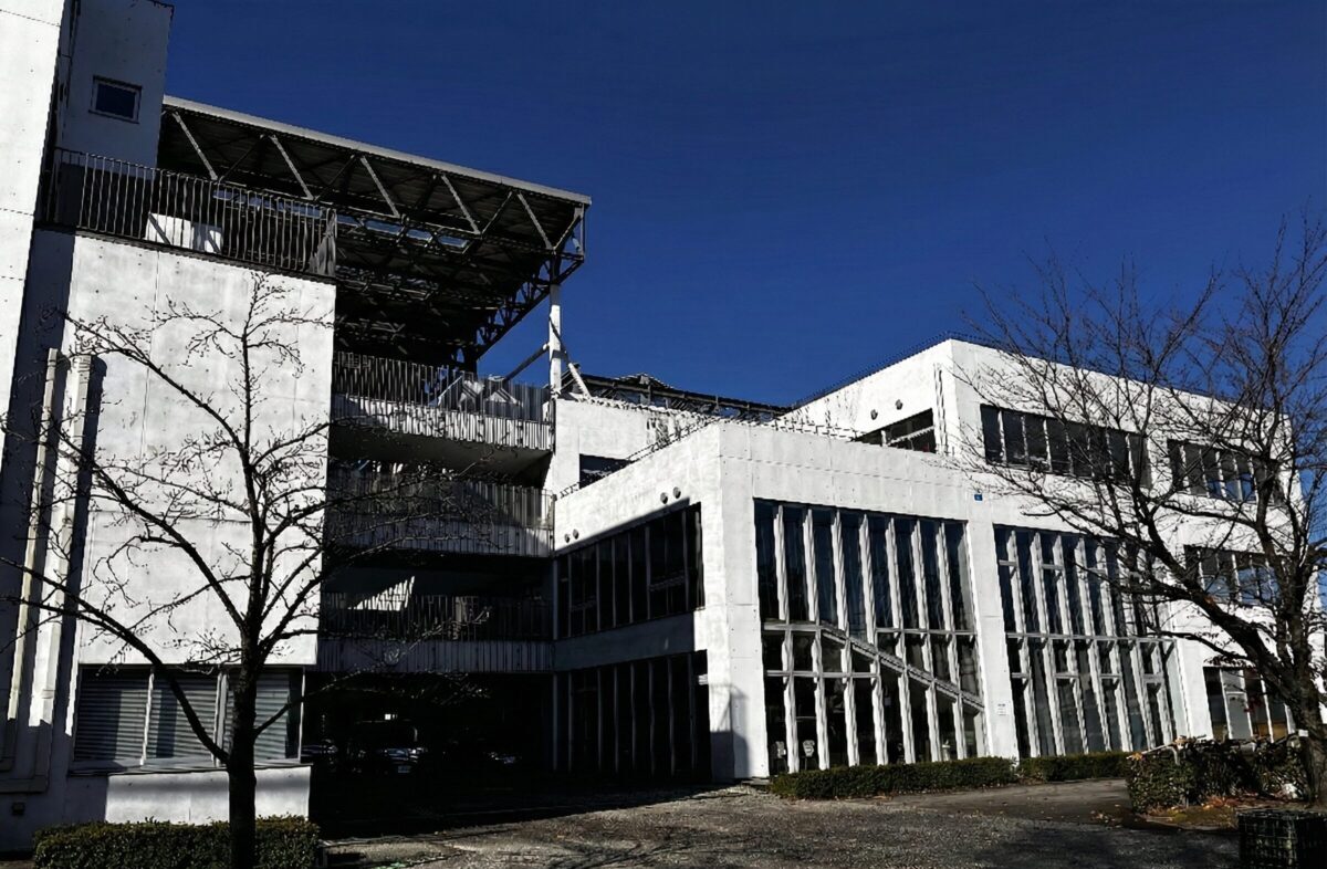 芝園小学校の正門